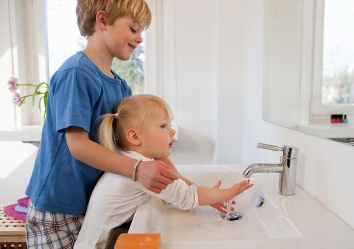 From an early age, the child should be introduced to the rules of personal hygiene. 